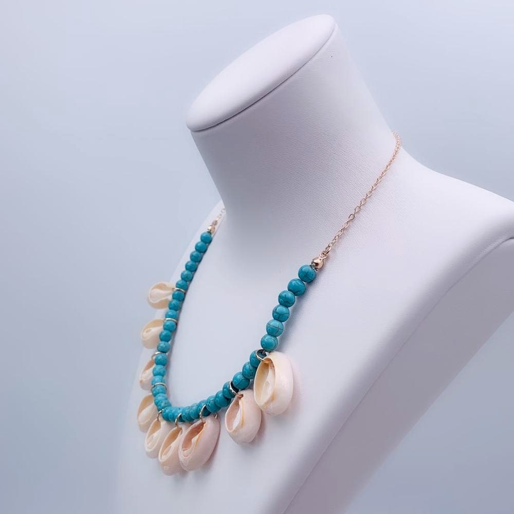 collier perle bleu et coquillage