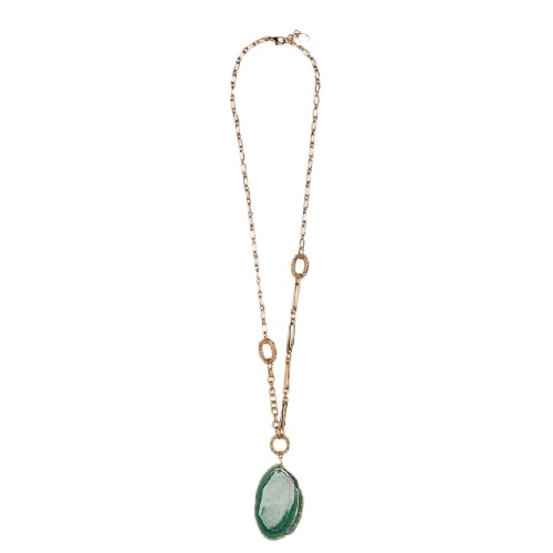 collier avec un coquillage