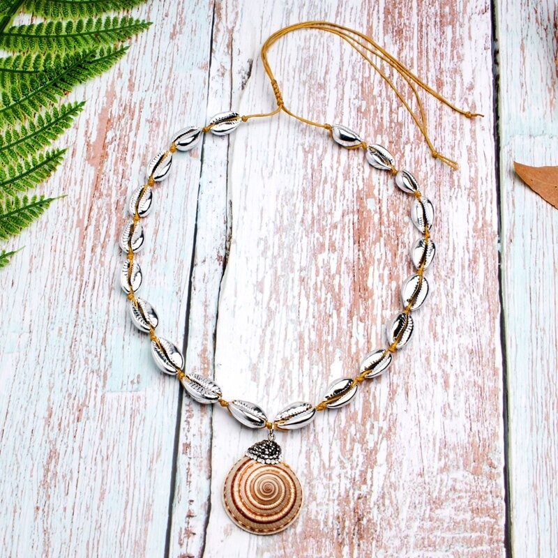 collier coquillages pendentif
