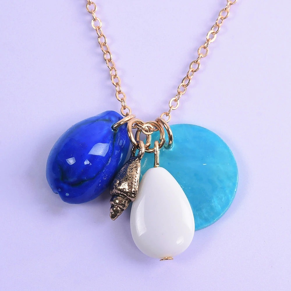 coquillages cauris collier