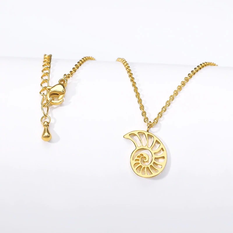 collier doré escargot