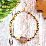 collier médaille pierre et coquillage
