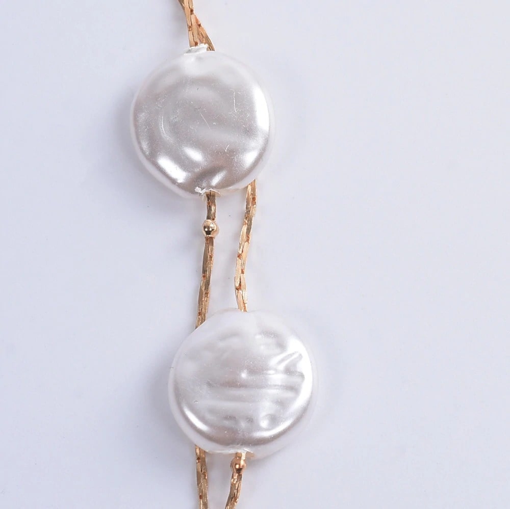 collier en nacre en forme de coquillage
