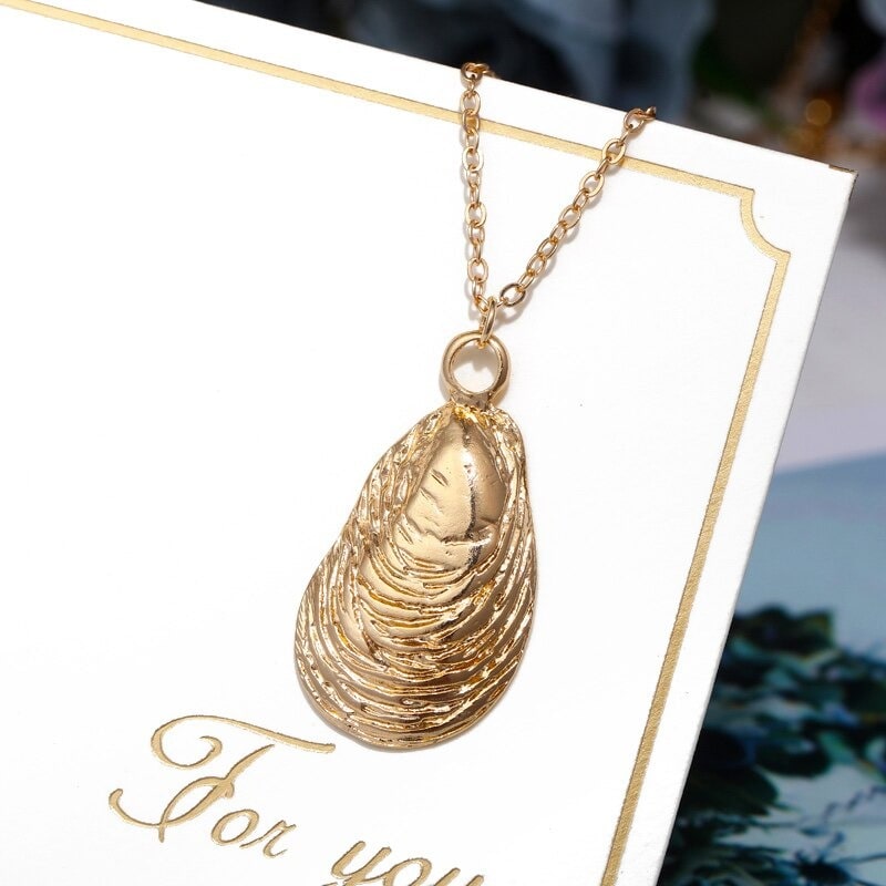 Collier pendentif coquillage or